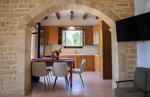Atsipópoulon Villa | Stylish LOTUS villa, private pool, near beaches, restaurants in Prines Rethymno.