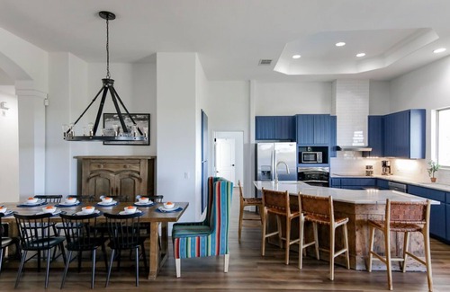 Austin House | Stylish Luxury Retreat Near Austin: Perfect for Weekend Getaways w/Sunset Views