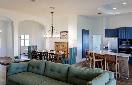 Austin House | Stylish Luxury Retreat Near Austin: Perfect for Weekend Getaways w/Sunset Views