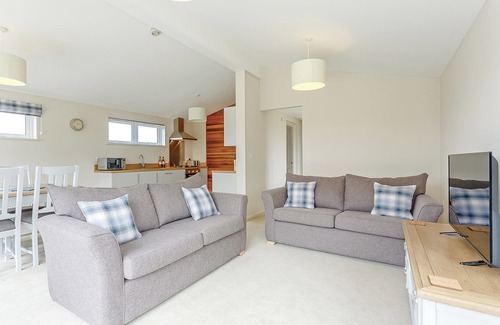 Carlton-in-Cleveland Ski Chalet | Stylish modern lodge ideal for small groups and families.