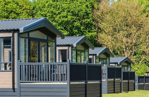 Carlton-in-Cleveland Ski Chalet | Stylish modern lodge ideal for small groups and families.