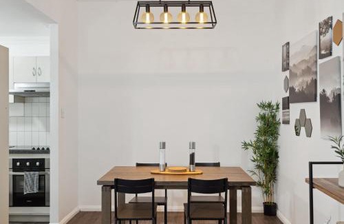 Northbridge Apartment | Stylish & Modern 1-Bedroom Apartment in the Heart of Northbridge