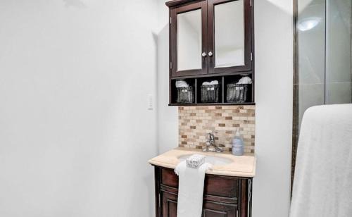 Brampton Apartment | Stylish Modern 2-bedroom Basement Suite