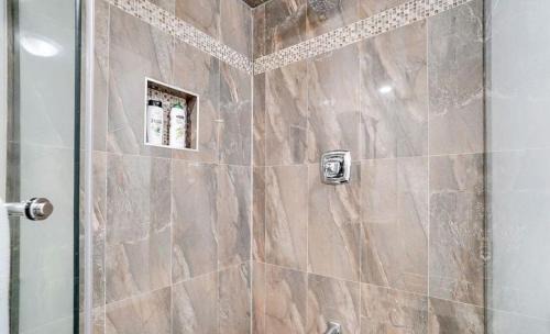 Brampton Apartment | Stylish Modern 2-bedroom Basement Suite