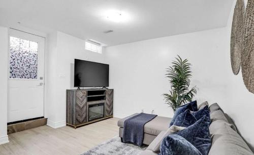 Brampton Apartment | Stylish Modern 2-bedroom Basement Suite