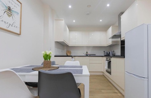 Whitechapel Apartment | Stylish Modern Apartment by Aldgate East Station 3