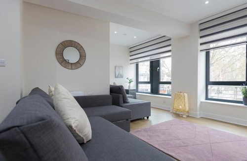 Whitechapel Apartment | Stylish Modern Apartment by Aldgate East Station 3