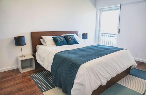 Parede Apartment | Stylish & Modern Apartment Near the Beach