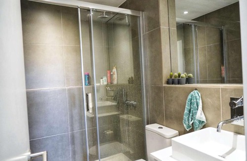 Parede Apartment | Stylish & Modern Apartment Near the Beach