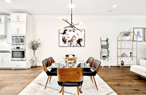 Oak Lawn House | Stylish & Modern Uptown Dallas Retreat in Oak Lawn