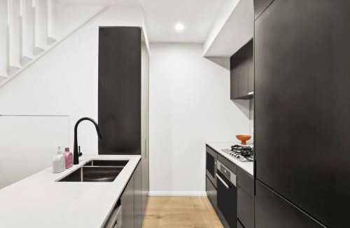 Alexandria Apartment | Stylish New 3 BDRM house - Alexandria