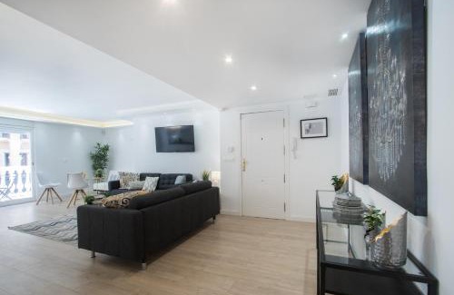 Alicante City Centre Apartment | Stylish *NEW* Apartment in Alicante w/4 bedrooms