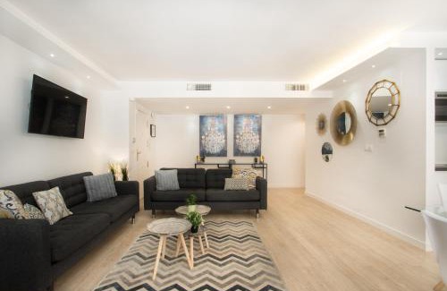 Alicante City Centre Apartment | Stylish *NEW* Apartment in Alicante w/4 bedrooms