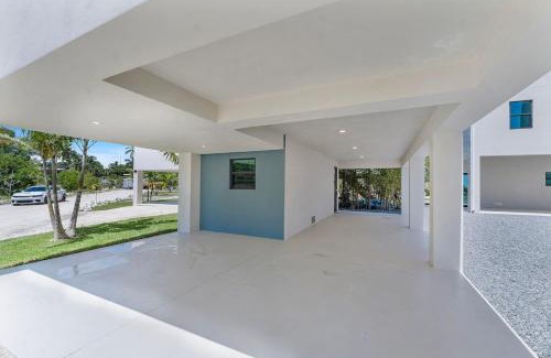 Monroe County House | Stylish Oceanview Getaway w Pool Hot Tub