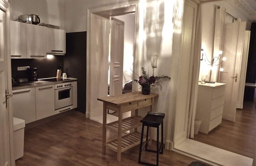 Schoeneberg Apartment | Stylish old apartment in a prestigious Wilhelminian style property in Schöneberg.