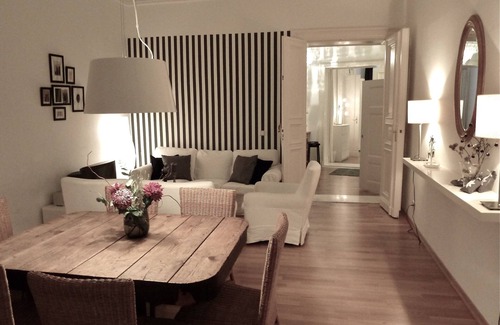 Schoeneberg Apartment | Stylish old apartment in a prestigious Wilhelminian style property in Schöneberg.