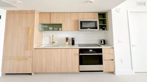 Downtown Miami Apartment | Stylish One Bedroom in the heart of vibrant Downtown- Daily resort fee and parking not included
