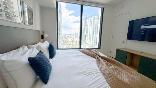 Downtown Miami Apartment | Stylish One Bedroom in the heart of vibrant Downtown- Daily resort fee and parking not included