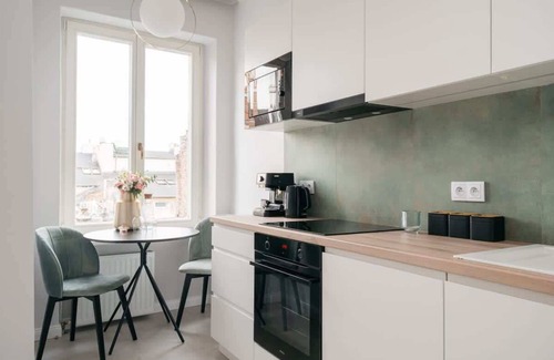 Stare Miasto Apartment | Stylish Penthouse Apartment with Main Square view