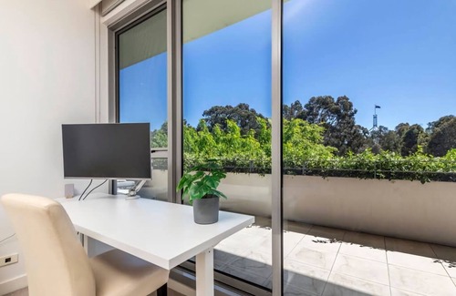 Forrest Apartment | Stylish Penthouse Level Apartment In Capital Hill ACT