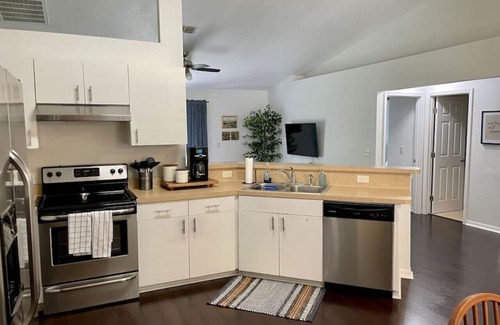 Fellowship Apartment | Stylish Rancher| Pet-Friendly | Minutes to WEC