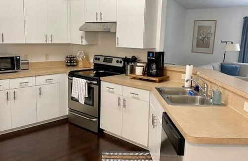 Fellowship Apartment | Stylish Rancher| Pet-Friendly | Minutes to WEC