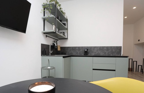 Trastevere Apartment | Stylish&Renovated Apt in Trastevere ac/wi-fi
