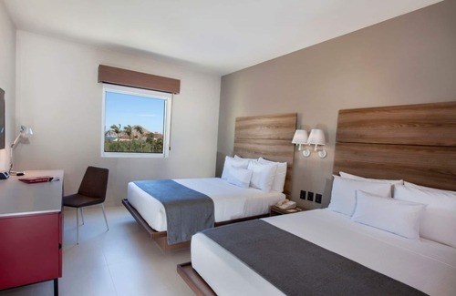 El Tezal Hotel | Stylish Retreat in Cabo – 2 Units Steps to Shopping, Marina & Medano Beach