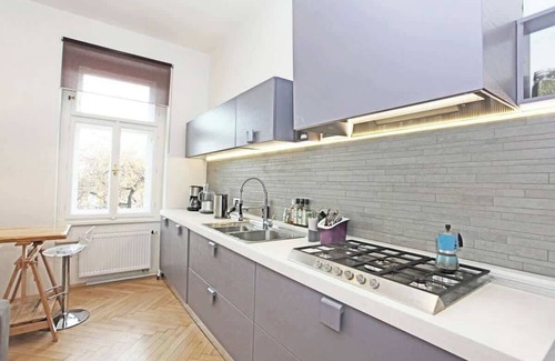 Smichov Apartment | Stylish river-view apartment