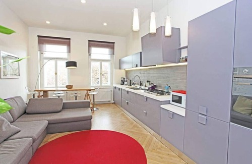 Smichov Apartment | Stylish river-view apartment