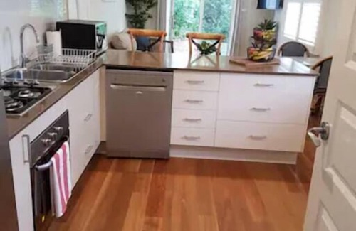 Orange House | Stylish Sale Street Studio - Walk to Town