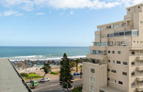 Sea Point Apartment | Stylish Sea Point Apartment