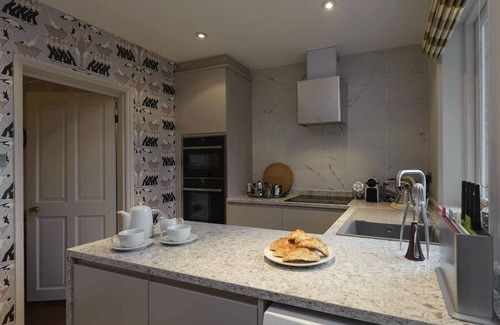 Southwold House | Stylish seaside luxury, recently refurbished - 5 mins to the Sea, 3 to town.