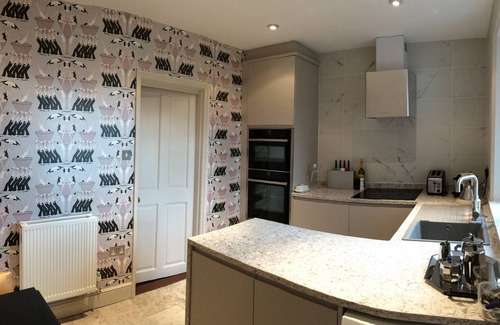 Southwold House | Stylish seaside luxury, recently refurbished - 5 mins to the Sea, 3 to town.