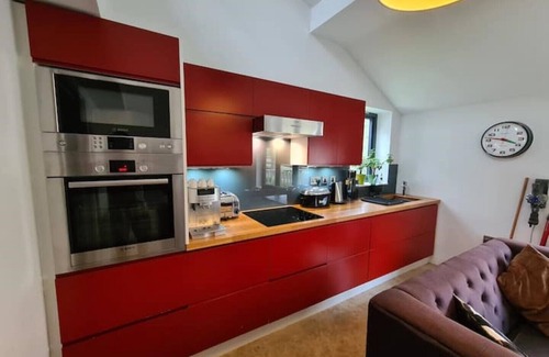 Uckfield Cottage | Stylish Self-contained Converted Stables