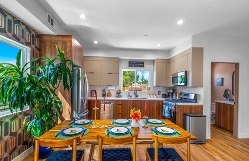 Sherman Oaks House | Stylish Sherman Oaks Townhouse W/3 Master Suites