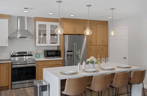 Enterprise House | Stylish Single-Story Ranch Home 10 Mins to Strip w/RV Parking 9 Beds Sleeps 18