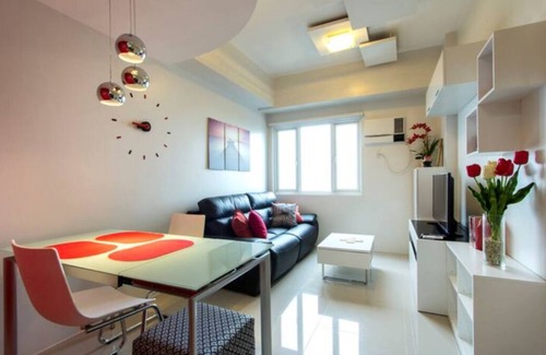 Loyola Heights Condo | Stylish, smart and spacious condominium