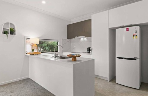 Southport House | Stylish, Spacious 3 bedroom Townhouse, GC central