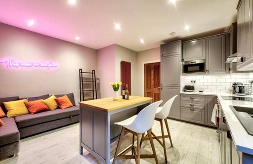 Glasgow Westend Apartment | Stylish & Spacious 3 Bedroom Apt in Finnieston, West End