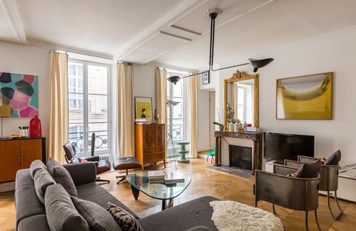 Bonne-Nouvelle Apartment | Stylish & Spacious 3BR Apartment short walk from Les Grands Boulevards, by Veeve
