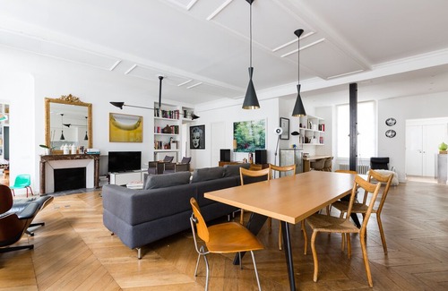 Bonne-Nouvelle Apartment | Stylish & Spacious 3BR Apartment short walk from Les Grands Boulevards, by Veeve