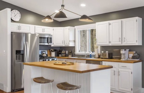 Douglas House | Stylish & Spacious Home with Hot Tub & 3-Season Deck