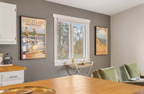 Douglas House | Stylish & Spacious Home with Hot Tub & 3-Season Deck