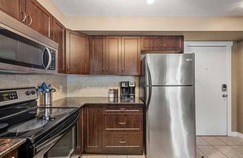 East Kootenay Condo | Stylish | Spacious | Pool | Hot Tub | Lake Front
