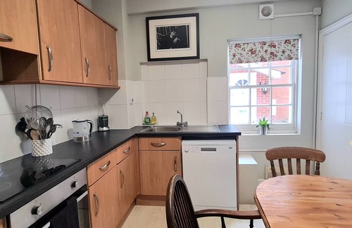 Winchester House | Stylish & spacious townhouse in Winchester's best location! Free parking x 2