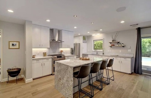 Allandale House | Stylish Stardust Drive Modern Retreat