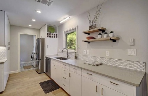 Allandale House | Stylish Stardust Drive Modern Retreat