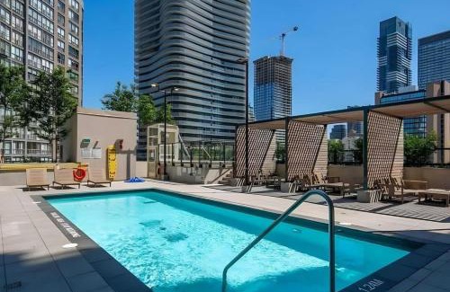 Bay Cloverhill House | Stylish Stay with City Views, Pool and Gym