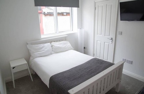 Copers Cope Hotel | Stylish Studio Apartment Beckenham 1